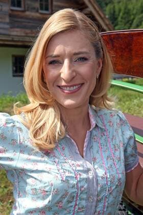 ORF Wenn die Musi spielt . Sängerin Stefanie Hertel am Rande des Künstlertreffs zum Musik Open Air Wenn die Musi spielt am 22.07.2016 auf dem Festgelände in Bad Kleinkirchheim.