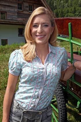 ORF Wenn die Musi spielt . Sängerin Stefanie Hertel am Rande des Künstlertreffs zum Musik Open Air Wenn die Musi spielt am 22.07.2016 auf dem Festgelände in Bad Kleinkirchheim.
