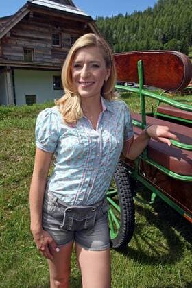 ORF Wenn die Musi spielt . Sängerin Stefanie Hertel am Rande des Künstlertreffs zum Musik Open Air Wenn die Musi spielt am 22.07.2016 auf dem Festgelände in Bad Kleinkirchheim.