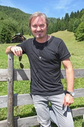 ORF Wenn die Musi spielt . Sänger Nik P. ( eigentl. Nikolaus Presnik ) am Rande des Künstlertreffs zum Musik Open Air Wenn die Musi spielt am 22.07.2016 auf dem Festgelände in Bad Kleinkirchheim.