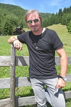 ORF Wenn die Musi spielt . Sänger Nik P. ( eigentl. Nikolaus Presnik ) am Rande des Künstlertreffs zum Musik Open Air Wenn die Musi spielt am 22.07.2016 auf dem Festgelände in Bad Kleinkirchheim.
