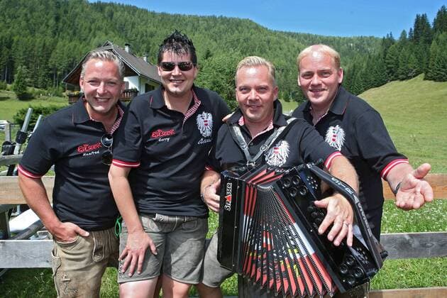 ORF Wenn die Musi spielt . Die Edlseer am Rande des Künstlertreffs zum Musik Open Air Wenn die Musi spielt am 22.07.2016 auf dem Festgelände in Bad Kleinkirchheim.