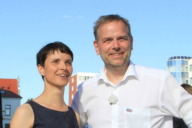 Wahlkampfauftakt der AfD Mecklenburg Vorpommern am Mittwoch (20.07.2016) in Rostock mit der Bundesvorsitzenden Frauke Petry und dem Landesvorsitzenden Leif-Erik Holm. Die AfD mochte bei der Landtagswahl am 04. September 2016 in Mecklenburg Vorpommern erstmalig in den Landtag einziehen. Mit der Veranstaltung sollen dafür die Weichen bei den Wählern gestellt werden.