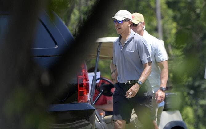U.S. President Barack Obama walks back to his motorcade after playing golf at Fort Belvoir July 23, 2016 in Virginia near Washington, DC. Pool  WAX20160723104 OlivierxDouliery