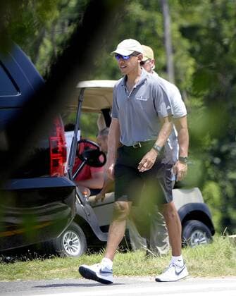 U.S. President Barack Obama walks back to his motorcade from his his golf cart after playing golf at Fort Belvoir July 23, 2016 in Virginia near Washington, DC. Pool  WAX20160723105 OlivierxDouliery