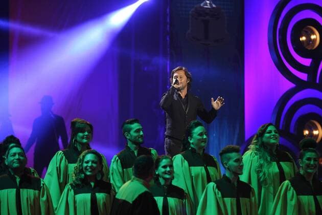 Argentinian singer Diego Torres performs with the Gosper Choir during the 3rd Platino Ibero-American Film Awards in Punta del Este, Uruguay, 24 July 2016. PREMIOS PLATINO !ACHTUNG: NUR REDAKTIONELLE NUTZUNG!  PLA036 20160725-636050165475026441