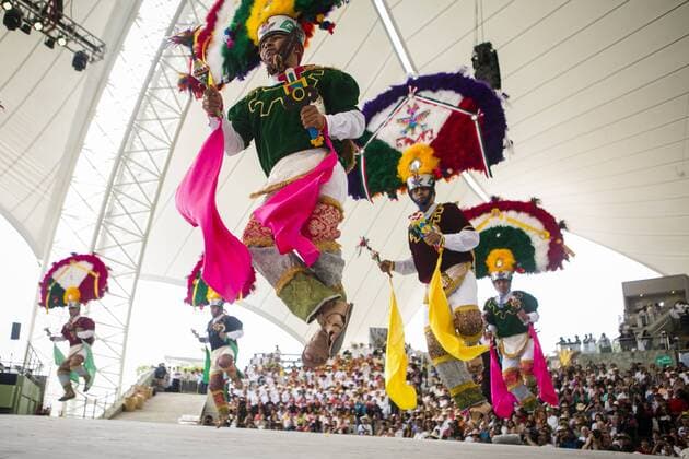 Attendees watch the spectacle at the start of Gelaguetza festivities in Oaxaca, Mexico, 25 July 2016. The Guelaguetza , traditional mexican festivity with prehispanic origins, started today in Cerro Fortin, southern Oaxaca. OAXACA CELEBRATES THE GUELAGUETZA !ACHTUNG: NUR REDAKTIONELLE NUTZUNG!  MEX001 20160725-636050822191692905