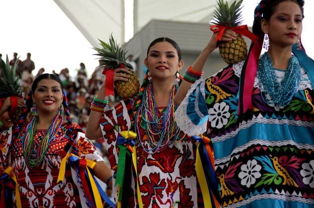 (160726) -- OAXACA (MEXICO), July 25, 2016 -- Women wearing traditional costumes are seen during the first day of the 84th Guelaguetza Feast in Oaxaca, Oaxaca State, Mexico, on July 25, 2016. The first day of the feast featured a parade of traditional costumes and dances by 22 delegations of the eight regions that make up Oaxaca State. )(wjd) MEXICO-OAXACA-GUELAGUETZA FEAST MAXxNUNEZ 
