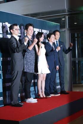 Jung jae Lee,Lee Beom su,Jung JunHo and Sae-yeon Jin attend the VIP premiere of Operation Chromite in Seoul, Korea on 25th July, 2016.(China and Korea Rights Out)  2016072600402