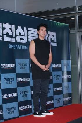 Jung jae Lee,Lee Beom su,Jung JunHo and Sae-yeon Jin attend the VIP premiere of Operation Chromite in Seoul, Korea on 25th July, 2016.(China and Korea Rights Out)  2016072600404