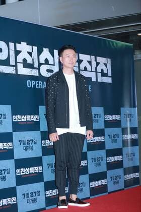 Jung jae Lee,Lee Beom su,Jung JunHo and Sae-yeon Jin attend the VIP premiere of Operation Chromite in Seoul, Korea on 25th July, 2016.(China and Korea Rights Out)  2016072600411