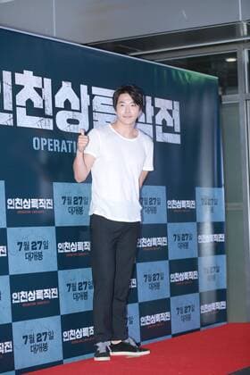 Jung jae Lee,Lee Beom su,Jung JunHo and Sae-yeon Jin attend the VIP premiere of Operation Chromite in Seoul, Korea on 25th July, 2016.(China and Korea Rights Out)  2016072600418