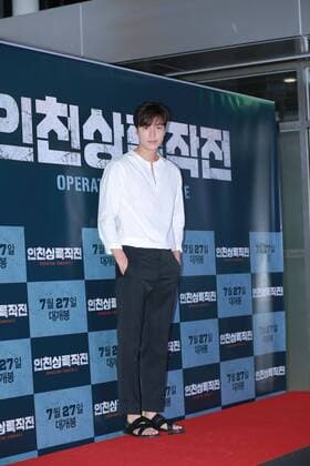 Jung jae Lee,Lee Beom su,Jung JunHo and Sae-yeon Jin attend the VIP premiere of Operation Chromite in Seoul, Korea on 25th July, 2016.(China and Korea Rights Out)  2016072600422