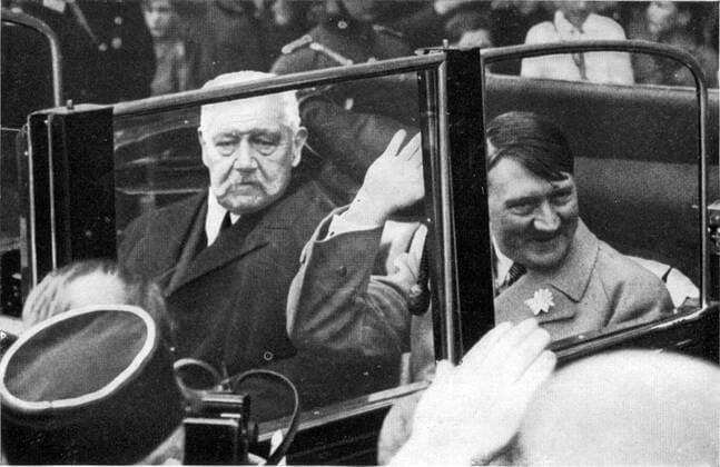 President Hindenberg rides with Adoph Hitler after the latter s appointment as Chancellor of Germany in January 1933. WHA  !ACHTUNG AUFNAHMEDATUM GESCHÄTZT! Copyright: WHA UnitedArchives012180