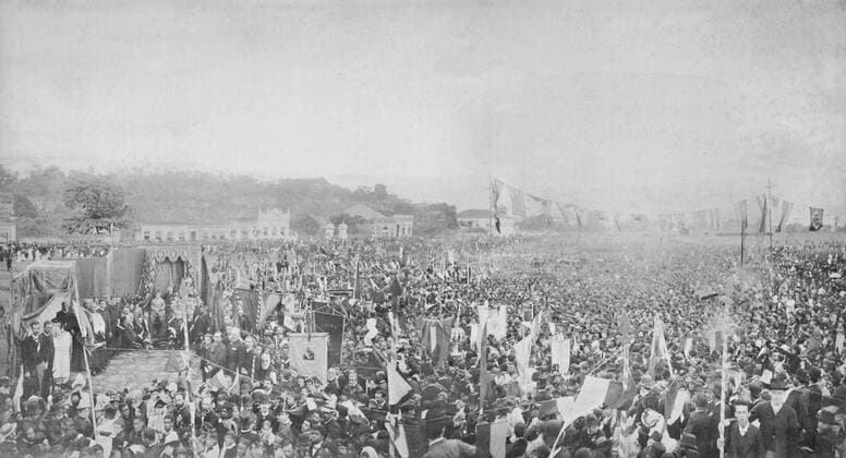 IMAGO History, Ende des afrikanischen Sklavenhandels und die Abschaffung der Sklaverei: 1807-1888 Brazil: Open mass in commemoration of slavery abolishment on 17 May 1888. Isabel and her husband can be seen under a canopy to the left. The monarchy was never so popular, but at the same time never so frail WHA  !ACHTUNG AUFNAHMEDATUM GESCHÄTZT! Copyright: WHA UnitedArchives0126578