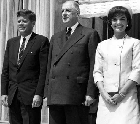 US President John Kennedy, President Charles de Gaulle and Jackie Kennedy in Paris at the Elysee Palace May 31, 1961 WHA  !ACHTUNG AUFNAHMEDATUM GESCHÄTZT! Copyright: WHA UnitedArchives015677