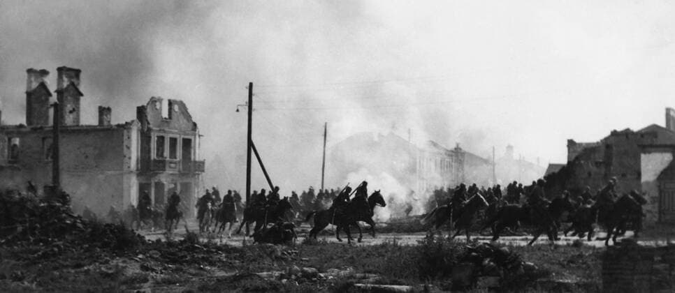 IMAGO History, Zweiter Weltkrieg: 1939 - 1945 Battle of the Bzura. Polish cavalry in Sochaczew in 1939.World War II WHA  !ACHTUNG AUFNAHMEDATUM GESCHÄTZT! Copyright: WHA UnitedArchives015883