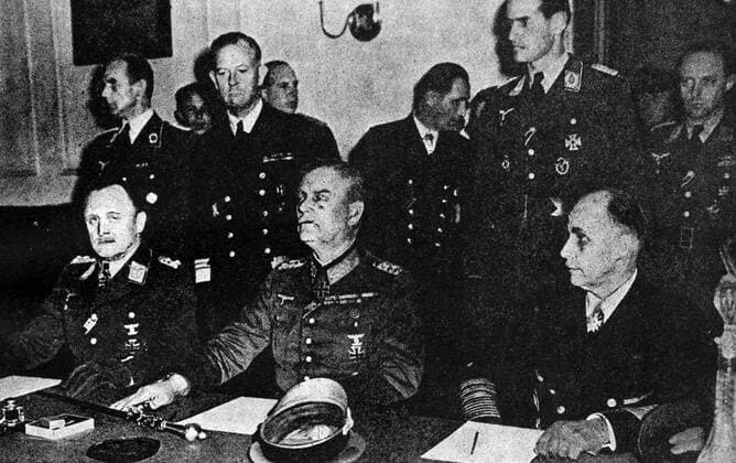 German services chiefs sign the surrender May 8, 1945. Above, L to R, P.F. Stumpf, appointed C.-in-C, the Luftwaffe Reich, Field-Marshal Wilhelm Keitel, Chief of the Supreme Command of the Wehrmacht; and Admiral Hans Georing von Friedeburg, C.inC. Pf the German Navy. Below Air Marshal Sir Arthur Tedder and Marshal Zhukov sign on behalf of the Allied Expeditionary Force and the Russian High Command respectively. On Sir Arthur s right is Mr V Vyshinsky, Soviet Vice-Commissar for Foreign affairs. WHA  !ACHTUNG AUFNAHMEDATUM GESCHÄTZT! Copyright: WHA UnitedArchives017109