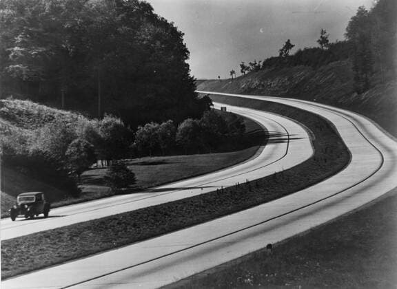 German Autobahn circa 1936-1939. Built as part of a program of extensive transport and public works during the early years of Nazi rule in Germany. WHA  !ACHTUNG AUFNAHMEDATUM GESCHÄTZT! Copyright: WHA UnitedArchives023534