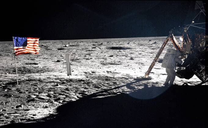 Astronaut Neil A. Armstrong, Apollo ll mission commander, at the modular equipment storage assembly (MESA) of the Lunar Module Eagle on the historic first extravehicular activity (EVA) on the lunar surface. Astronaut Edwin E. Aldrin Jr. took the photograph with a Hasselblad 70mm camera. Most photos from the Apollo 11 mission show Buzz Aldrin. This is one of only a few that show Neil Armstrong 20 July 1969 WHA  !ACHTUNG AUFNAHMEDATUM GESCHÄTZT! Copyright: WHA UnitedArchives024478