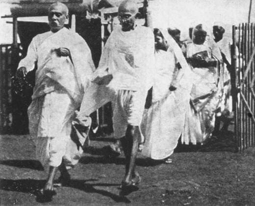 IMAGO ICONS: Mahatma Gandhi Mohondas Karamchand Gandhi (1869-1948), known as Mahatma (Great Soul). Indian Nationalist leader. Gandhi on his way to Congress, 1932 WHA  !ACHTUNG AUFNAHMEDATUM GESCHÄTZT! Copyright: WHA UnitedArchives0390005526