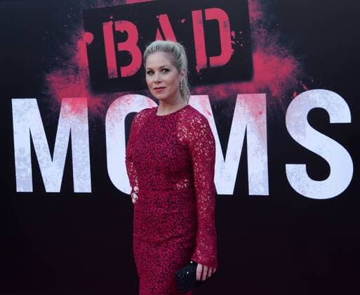Bilder des Tages Cast member Christina Applegate attends the premiere of the motion picture comedy Bad Moms at Mann Village Theater in the Westwood section of Los Angeles on July 26, 2016. Storyline: When three overworked and under-appreciated moms are pushed beyond their limits, they ditch their conventional responsibilities for a jolt of long overdue freedom, fun, and comedic self-indulgence.  LAP2016072624 JIMxRUYMEN