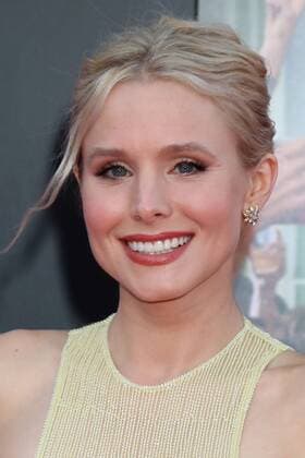 LOS ANGELES - JUL 26: Kristen Bell at the Bad Moms Los Angeles Premiere at the Village Theater on July 26, 2016 in Westwood, CA  KathyxHutchins