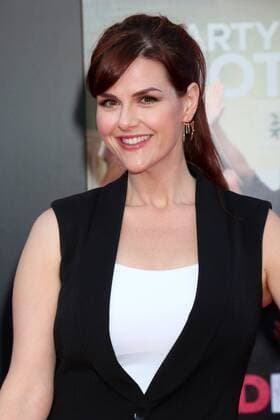 LOS ANGELES - JUL 26: Sara Rue at the Bad Moms Los Angeles Premiere at the Village Theater on July 26, 2016 in Westwood, CA  KathyxHutchins