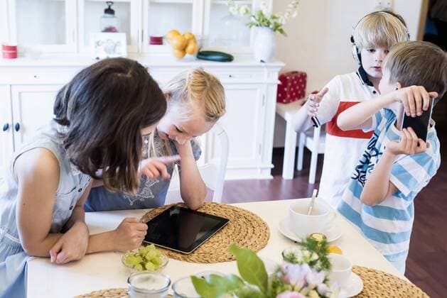 Children sharing mobile devices model released Symbolfoto property released  MJF001874