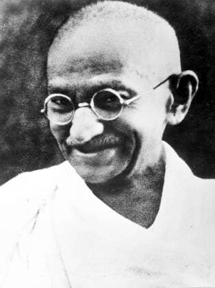 IMAGO ICONS: Mahatma Gandhi Photograph of Mahatma Gandhi 1940. Gandhi led India to independence and inspired movements for non-violence, civil rights, and freedom across the world. Was assassinated 30 January 1948. WHA  !ACHTUNG AUFNAHMEDATUM GESCHÄTZT! Copyright: WHA UnitedArchivesWHA_035_0344