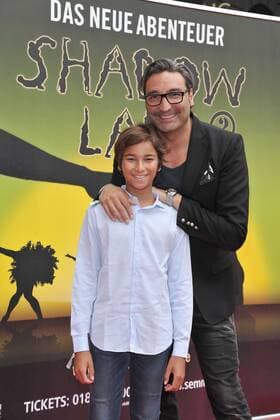Premiere Shadowland 2 Mousse T, eigentlich Mustafa GuendoÄüdu mit Sohn Sol Ankunft Premiere Shadowland 2, das neue Abenteuer im Admiralspalast in Berlin am 28.07.2016