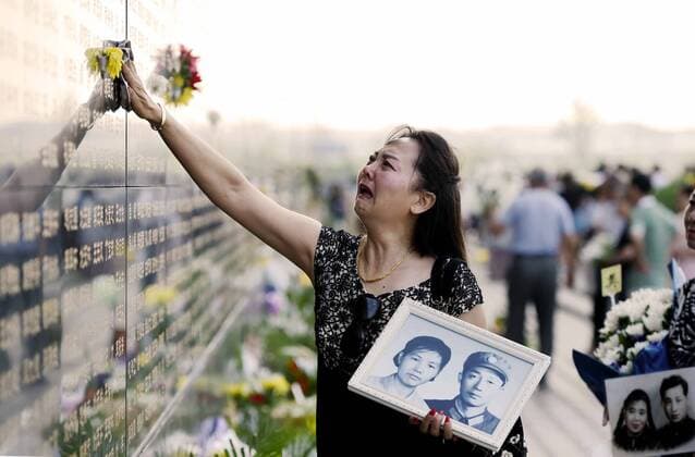 TANGSHAN, July 28, 2016 -- A woman mourns for relatives killed in the 1976 Tangshan earthquake in front of a memorial wall in Tangshan, north China s Hebei Province, July 28, 2016. In the early hours of July 28, 1976, a 7.8-magnitude earthquake struck the city in Hebei Province, killing over 242,000 people. Local residents came to the Tangshan Earthquake Ruins Memorial Park and the Earthquake Monument to show love to their deceased family members and friends on Thursday. ) (wyo) CHINA-HEBEI-TANGSHAN-EARTHQUAKE-COMMEMORATION (CN) WuxXiaoling 
