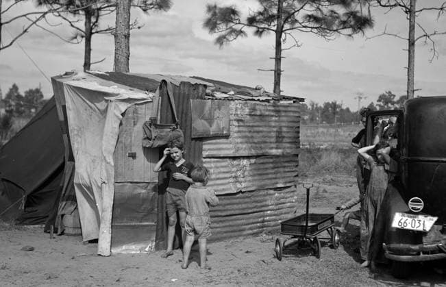 The temporary home of a migrant citrus worker and his family. Now camped near the packing plant of Winterhaven, Florida. The family is originally from Tennessee dated 19370101 WHA  !ACHTUNG AUFNAHMEDATUM GESCHÄTZT! Copyright: WHA UnitedArchivesWHA_039_0612