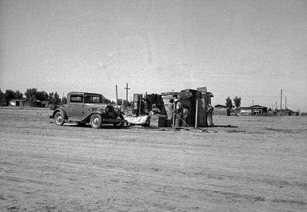 Housing of migratory field workers (Mexican) across road from Farm Security Administration camp (FSA). Near Calipatria, Imperial Valley, California by Dorothea Lange 1895-1965, dated 19390101 WHA  !ACHTUNG AUFNAHMEDATUM GESCHÄTZT! Copyright: WHA UnitedArchivesWHA_039_0712