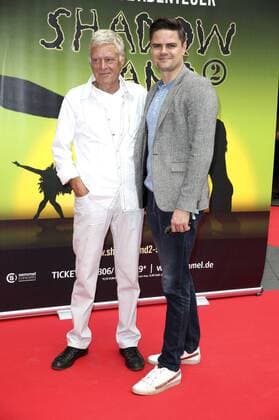 Rüdiger Joswig mit Sohn Sascha bei der Premiere der Tanzshow Shadowland 2 - Neues aus dem Reich der Schatten im Admiralspalast. Berlin, 28.07.2016 Foto:xS.xGabschx xFuturexImage