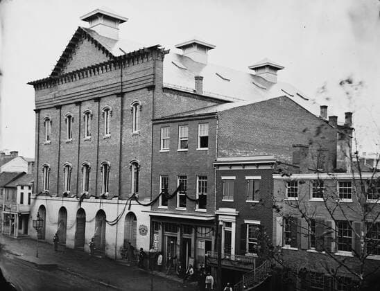 Washington, D.C. Ford s Theatre (scene of the assassination of president Lincoln), with guards posted at entrance and crepe draped from windows. April 1865. WHA  !ACHTUNG AUFNAHMEDATUM GESCHÄTZT! Copyright: WHA UnitedArchivesWHA_40_234