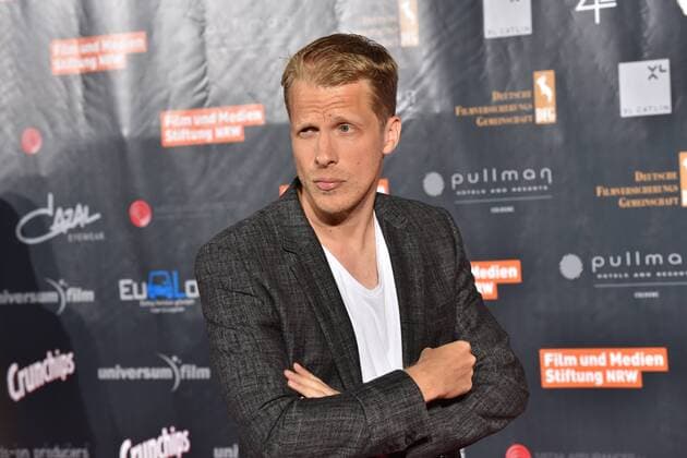 Oliver Pocher posiert am 01.08.2016 in Köln auf dem roten Teppich bei der Premiere des Actionfilm Collide .
