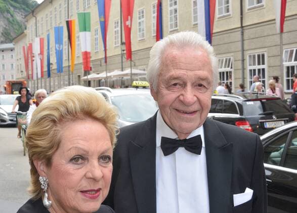 Festspielauffahrt zur Premiere von Manon Lescaut in Salzburg. Dieses Bild zeigt den früheren Intedanten der Seefestspiele Mörbisch und Sänger Harald Serafin mit Gattin Ingeborg 2016 - Festspielauffahrt zur Premiere von Manon Lescaut in Salzburg