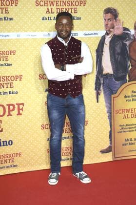 Castro Dokyi Affum bei der Premiere des Kinofilms Schweinskopf al dente im Mathäser Filmpalast. München, 02.08.2016 Foto:xP.xSchönbergerx xFuturexImage