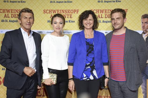 Klaus Augenthaler, Lisa Maria Potthoff, Ilse Aigner und Sebastian Bezzel bei der Premiere des Kinofilms Schweinskopf al dente im Mathäser Filmpalast. München, 02.08.2016 Foto:xP.xSchönbergerx xFuturexImage