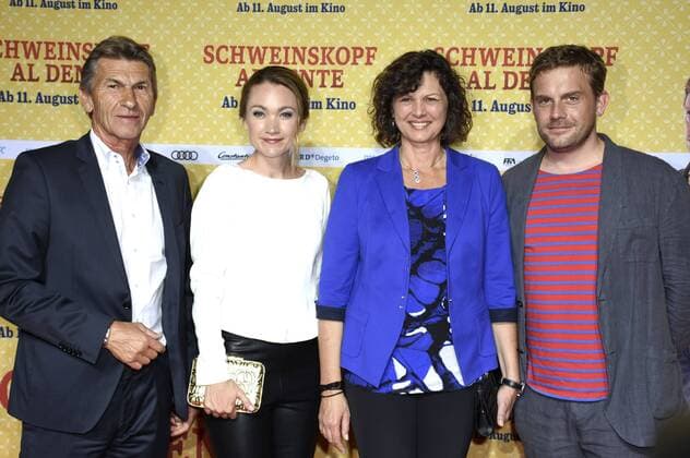 Klaus Augenthaler, Lisa Maria Potthoff, Ilse Aigner und Sebastian Bezzel bei der Premiere des Kinofilms Schweinskopf al dente im Mathäser Filmpalast. München, 02.08.2016 Foto:xP.xSchönbergerx xFuturexImage
