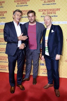 Klaus Augenthaler, Sebastian Bezzel und Simon Schwarz bei der Premiere des Kinofilms Schweinskopf al dente im Mathäser Filmpalast. München, 02.08.2016 Foto:xP.xSchönbergerx xFuturexImage
