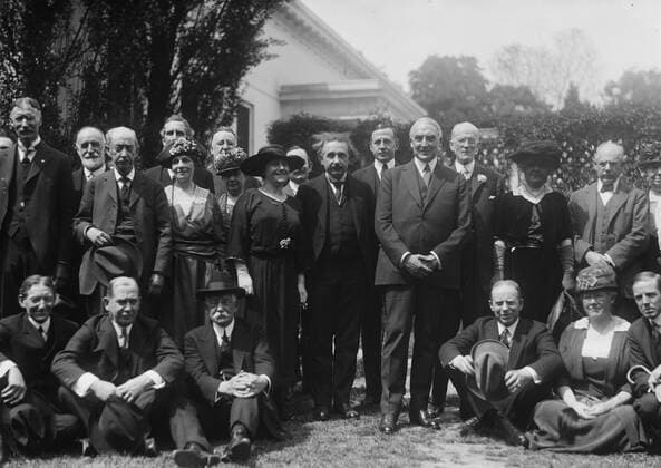 Albert Einstein, Warren Harding at White House, Washington, D.C. between 1921 and 1923 WHA  !ACHTUNG AUFNAHMEDATUM GESCHÄTZT! Copyright: WHA UnitedArchivesWHA_045_0011