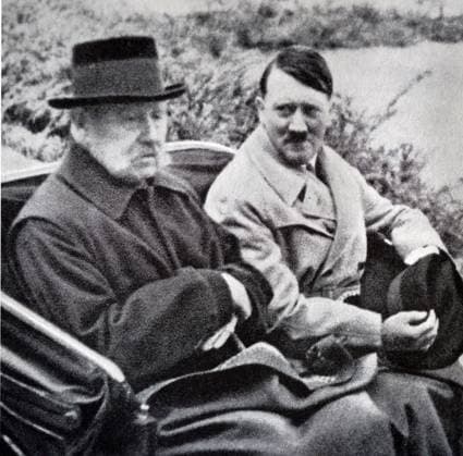 President Paul Von Hindenburg with Adolf Hitler after his appointment as german Chancellor WHA  !ACHTUNG AUFNAHMEDATUM GESCHÄTZT! Copyright: WHA UnitedArchivesWHA_047_0167