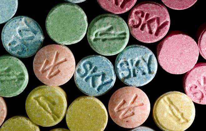 Internationaler Tag gegen Drogenmissbrauch und illegalen Drogenhandel am 26. Juni MDMA Ecstasy;drug consumed primarily for its euphoric and empathogenic effects. Pharmacologically, MDMA acts as a serotonin-norepinephrine-dopamine releasing agent and reuptake inhibitor. WHA  !ACHTUNG AUFNAHMEDATUM GESCHÄTZT! Copyright: WHA UnitedArchivesWHA_071_0446