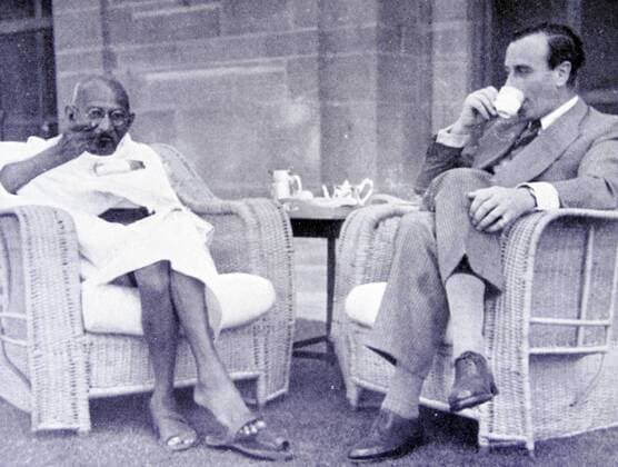 IMAGO ICONS: Mahatma Gandhi Breakfast meeting between Mahatma Gandhi and Viceroy of India, Lord Mountbatten 1947 WHA  !ACHTUNG AUFNAHMEDATUM GESCHÄTZT! Copyright: WHA UnitedArchivesWHA_075_0749