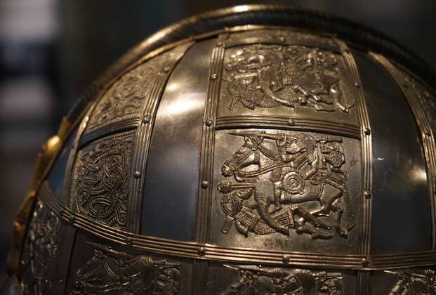 Detail from the reconstructed Sutton Hoo Helmet, which was part of the Staffordshire Hoard is the largest hoard of Anglo-Saxon gold and silver metalwork. Dated 5th Century WHA  !ACHTUNG AUFNAHMEDATUM GESCHÄTZT! Copyright: WHA UnitedArchivesWHA_079_0257