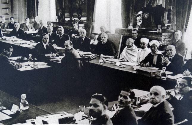 IMAGO ICONS: Mahatma Gandhi Second Round Table Conference on the future of India (September – December 1931). A settlement between Mahatma Gandhi and Viceroy Lord Irwin known as the Gandhi–Irwin Pact was reached and Gandhi was appointed as the sole representative of the Congress to the second Round Table Conference WHA  !ACHTUNG AUFNAHMEDATUM GESCHÄTZT! Copyright: WHA UnitedArchivesWHA_083_0214