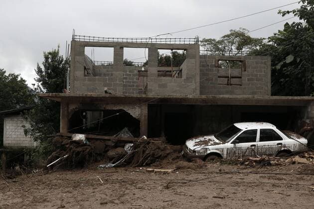 Zerstörungen nach Tornado Earl in Mexiko A general view shows an area affected by landslides, due to heavy rains brought by the Tropical Storm Earl, in the municipality of Huauchinango, Mexico, 07 August 2016. According to officials, 28 people died in the state of Puebla as a result of heavy rains brought by the remnants of tropical storm Earl s passing through central Mexico. 28 reported dead in Puebla following the passage of tropical storm Earl in Mexico !ACHTUNG: NUR REDAKTIONELLE NUTZUNG!  MEX27 20160808-636062404299891924