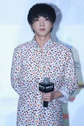 BEIJING, CHINA - AUGUST 07: Singer Hua Chenyu attends the premiere of director Jazz Boon s film Line Walker on August 7, 2016 in Beijing, China.  CFP489752223